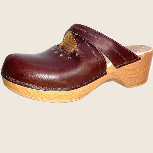 Dansko Shoes - Dansko 100% Leather Slip-on Clogs Size 6.5 to 7 EUC
